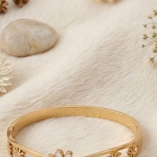 Daisy D'Or bangle
